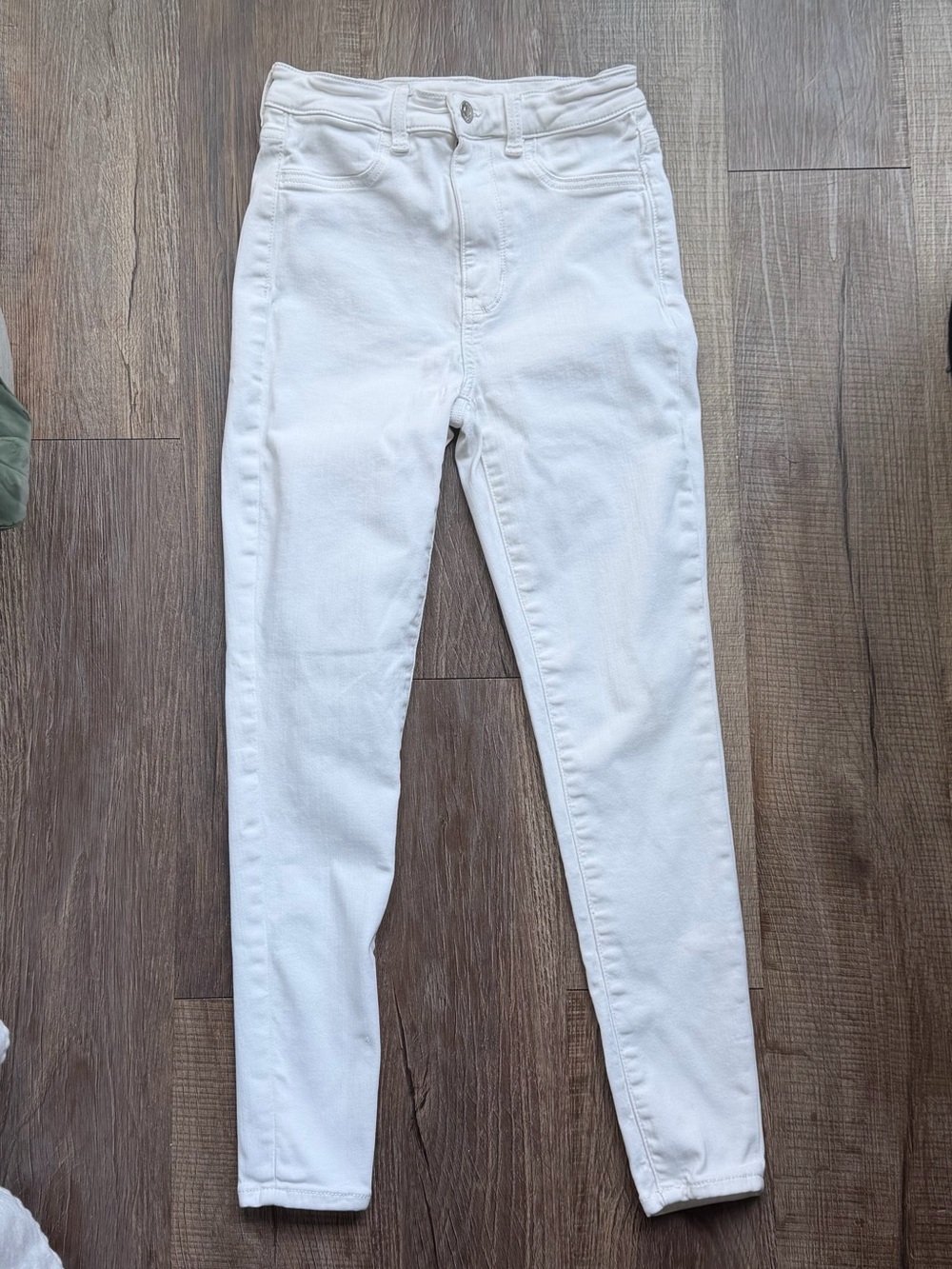 American Eagle Outfitters High-Rise White Jeans